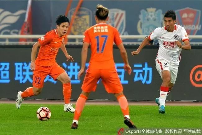  昂热边路传中战术屡试不爽，两翼齐飞撕破对手防线